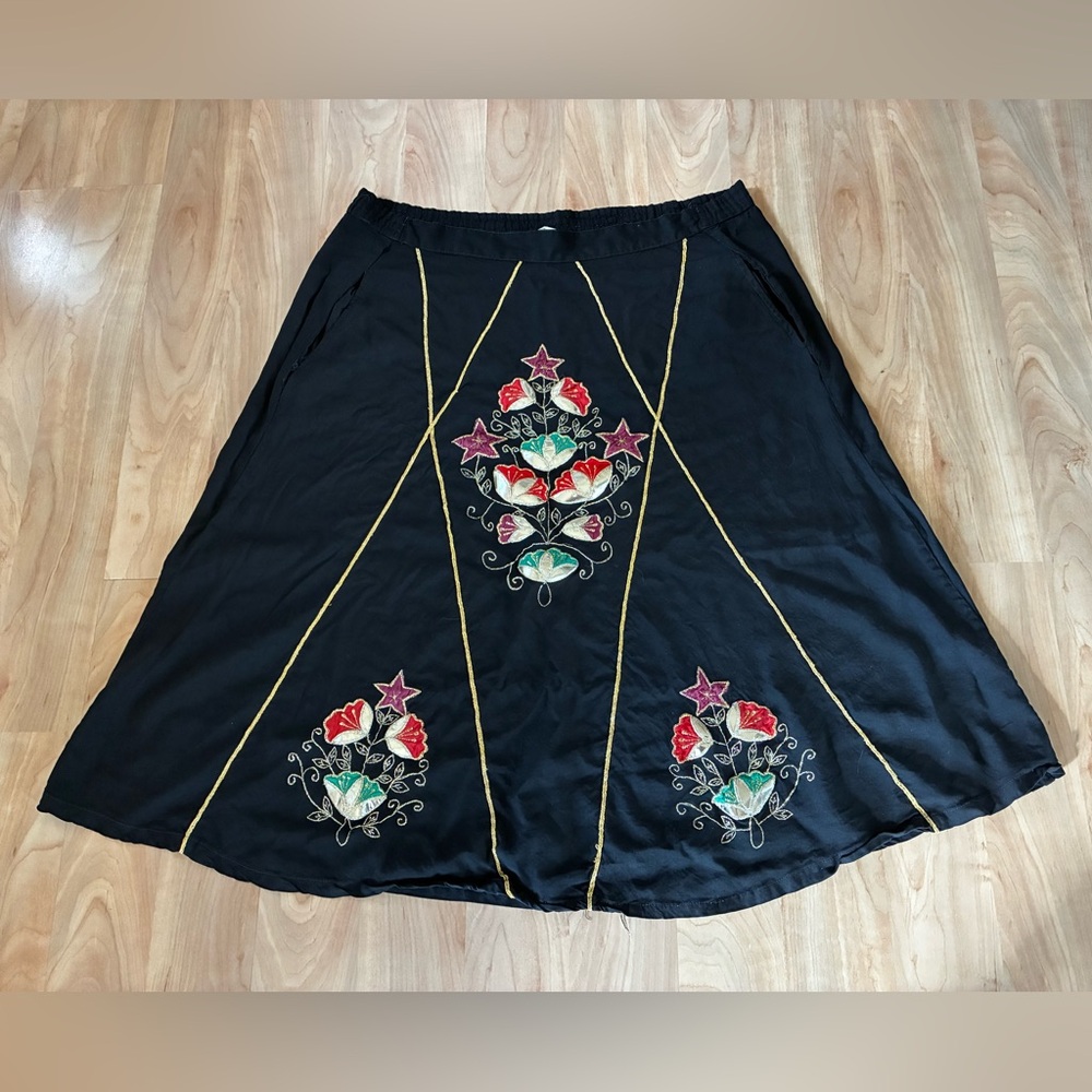 Black Nancy-K Floral Embroidered A-Line Skirt Large
